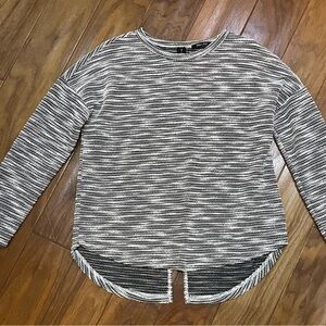 Doe & Rae Black and White Textured Shirt - size M